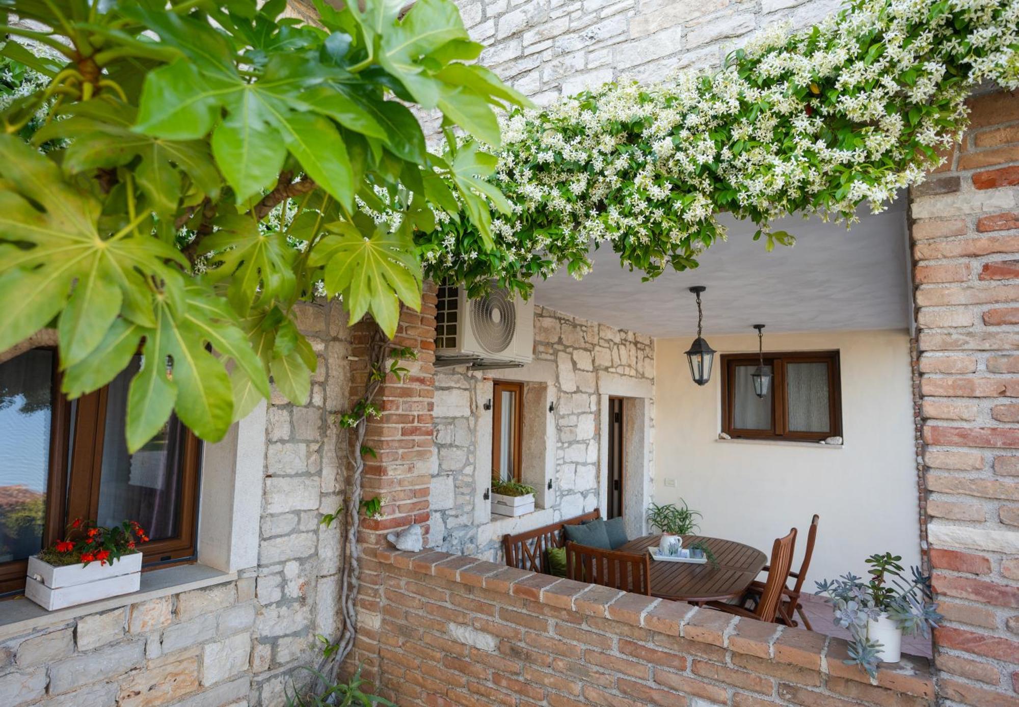 Lavanda Apartments & Room Sveti Lovrec Pazenaticki Phòng bức ảnh